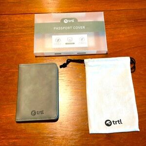 Trtl Vegan Passport Cover gray